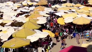 Egyptians flock to the beach to escape extreme heat