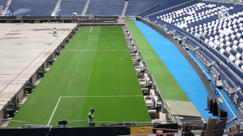Real Madrid | The AMAZING pitch retraction at the new Santiago Bernabéu stadium