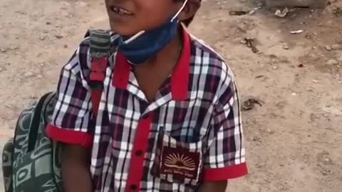 Chhota Chetan Sikka Kaan Mai Gya or Hath Mai Watch The Magic Boy in KV Shirt