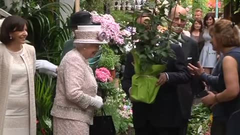 Flowers for Queen Elizabeth in Paris