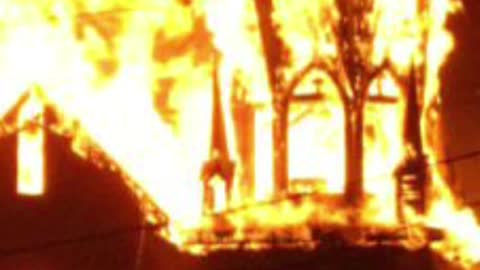 Burning churches. quema iglesias. queima igrejas. brûle des églises. Christen.
