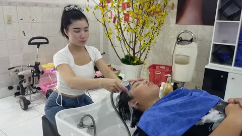Vietnamese barbershop, relaxing shampoo and facial massage by Ms Diem