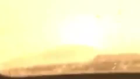 Woman records while escaping a wildfire 😨