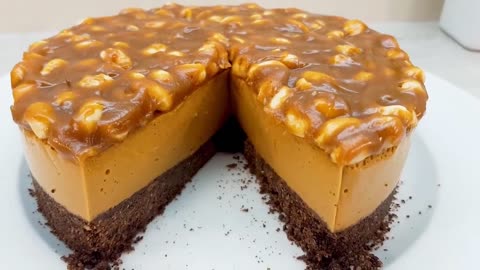 Snickers Cake WITH NO OCCASION! Children will love it. Prepare desserts quickly and easily