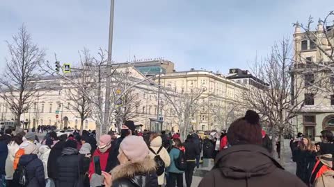Anti-war protest in Moscow right now. It’s growing…