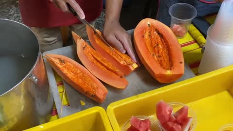 Street night market food handsome guy online cut papaya fruit