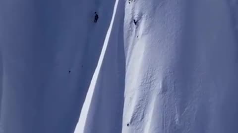 Vertical skiing triggers avalanche