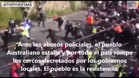 Los australianos hartos de abusos rompen los cercos de las fuerzas policiales de represión