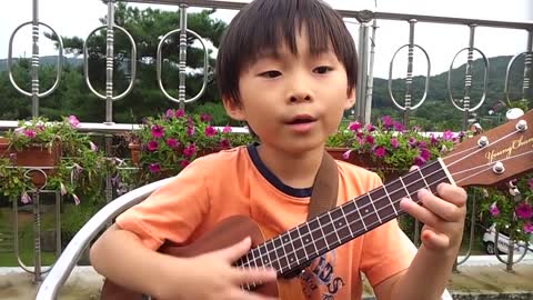 6 years old kid playing ukulele 2021