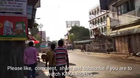 Bull fight on open road