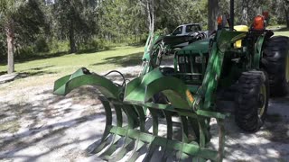 JohnDeere 522 4wd with attachments