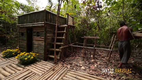 The most beautiful swimming pool built in front of the bamboo building