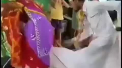 Hahahaha seen this video very funny moments married couple