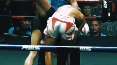 Muay Thai Fighter Got Slam on his Neck.