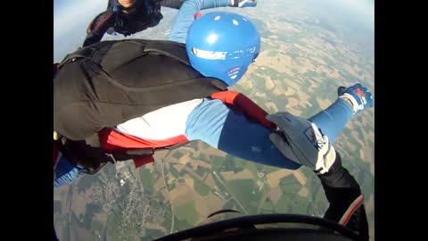 parachute jump skydive AFF opleiding level 3 Ties