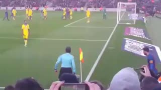 Messi almost scored from a Corner