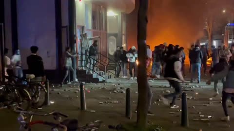 Chaos w Holandii wywołali imigranci z Erytrei w Hadze Przestępcy włamali