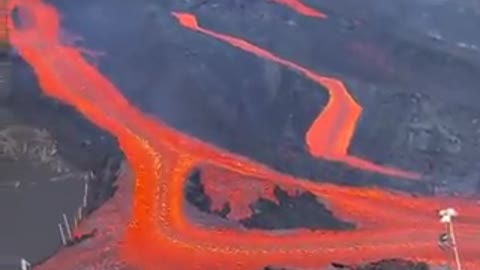 Lava flow spills down the flanks of Cumbre Vieja in the Canary Islands