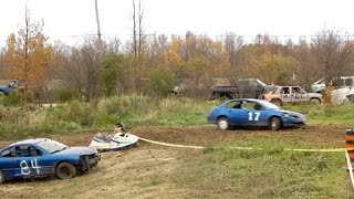 MUD Racing - Moms Mudbog Enduro Cross Dirty Track Derby Car Racing