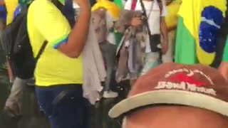 🇧🇷⚡️ — Man records video showing the inside and outside of the National Congress, now clashing with protesters and police