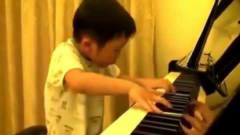 4 Year Old Boy Plays Piano Better Than Any Master