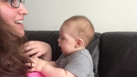 "Touching Moments: Baby's Heartwarming Reaction to Mom's Opera Singing!"