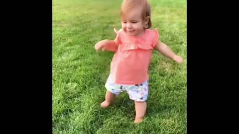 A self entertaining baby