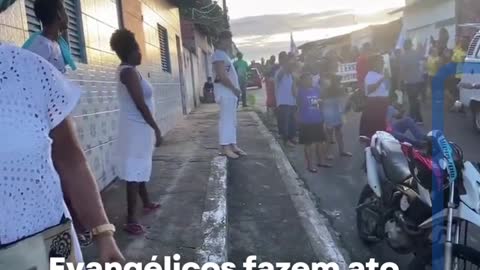 Evangélicos fazem ato de intolerância religiosa em frente a Casa de Axé em São Luís