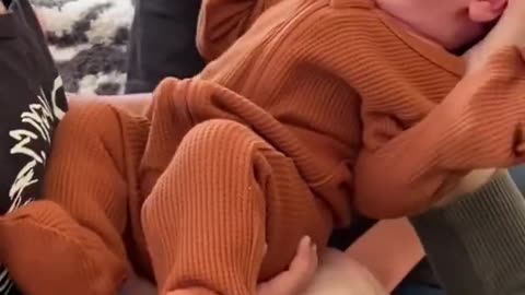 Big brother got emotional after seeing newborn little sister for the first time