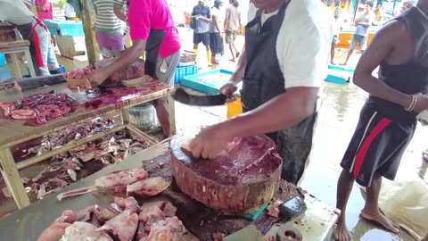 Huge Giant Trevally Fish Cutting Skills