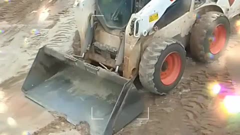 Como operar uma a Bobcat mini escavadeirinha que faz serviço com qualidade