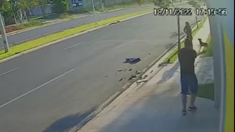 Man With Scythe Tries To Invade School And Argue With Police In Brazil #selfdefense