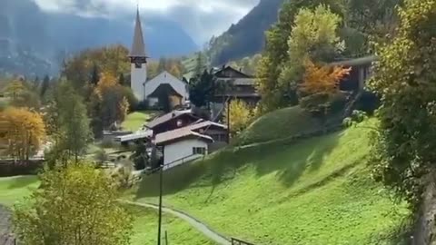 A bela vila de Lauterbrunnen, na Suíça 🇨🇭 Qual vídeo é o seu favorito