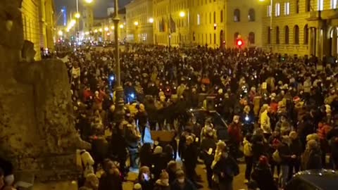 Monaco di Baviera ieri: un'imponente manifestazione