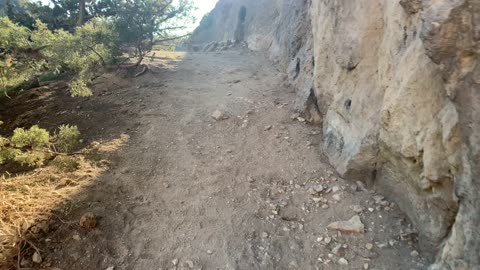 Hiking Down Secluded Canyon Side Trail – Smith Rock State Park – Central Oregon – 4K