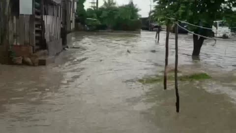 Calle inundada en el sector 11 de marzo