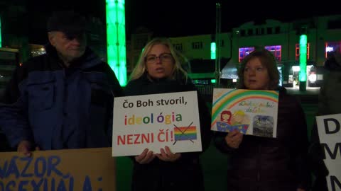 25.11.2022 Tepláreň v divadle Martin - Občania vyjadrili nesúhlas s LGBTI ideológiou.