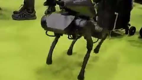 5G robot armed with a machine gun, the future sucks