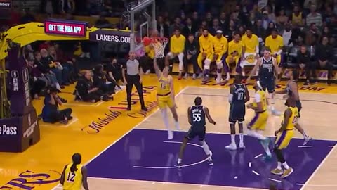 NBA - Austin Reaves euros his way past the defense for the layup! 📺 Mavericks-Lakers