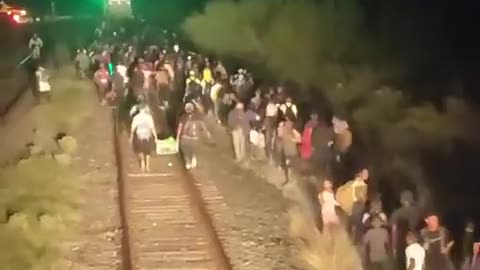 Southern Border US: Overnight Men Coming in by the Thousands