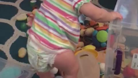 Baby girl gets excited and dances to Bruno Mars!