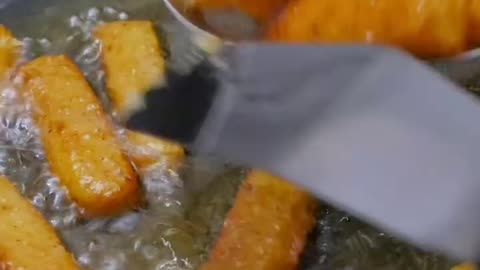 Crispy fried potatoes stick