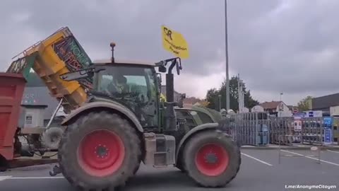 Supposedly, France - French farmers angered by rising fuel price drop manure on government property