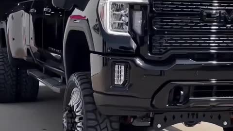 2022 GMC 3500HD DENALI