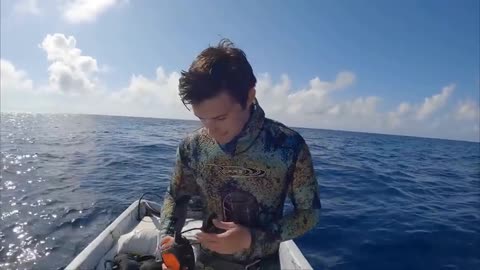 Spearfishing ~ Offshore ~ Oil Rigs WORLD RECORD 137 lb Cubera Snapper!