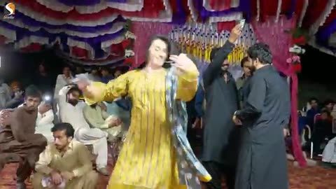 Zulfan_Tedian_Ludan_Khawan_Walay,_Aadi_Malik_Dance_Performance_2