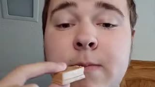 trying gingerbread kitkat