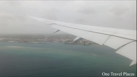 Landing in Aruba | Wing view