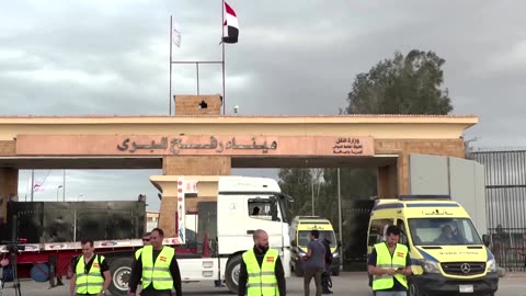 Ambulances from Gaza cross into Egypt