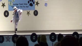 Toddler performs Michael Jackson dance at talent show